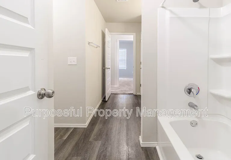 11608 NW 95th St — Photo 21