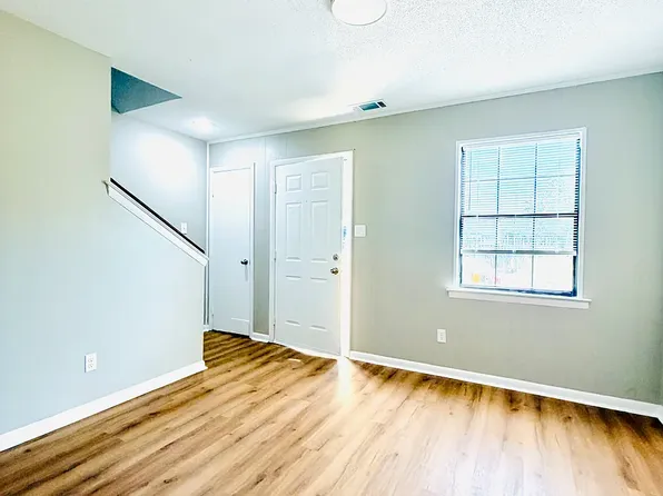 6 Almond Ct, Savannah, GA