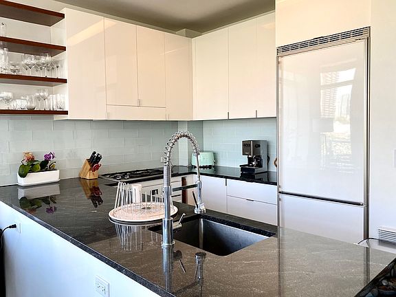 5th image of 1017 Jackson Ave APT 3A