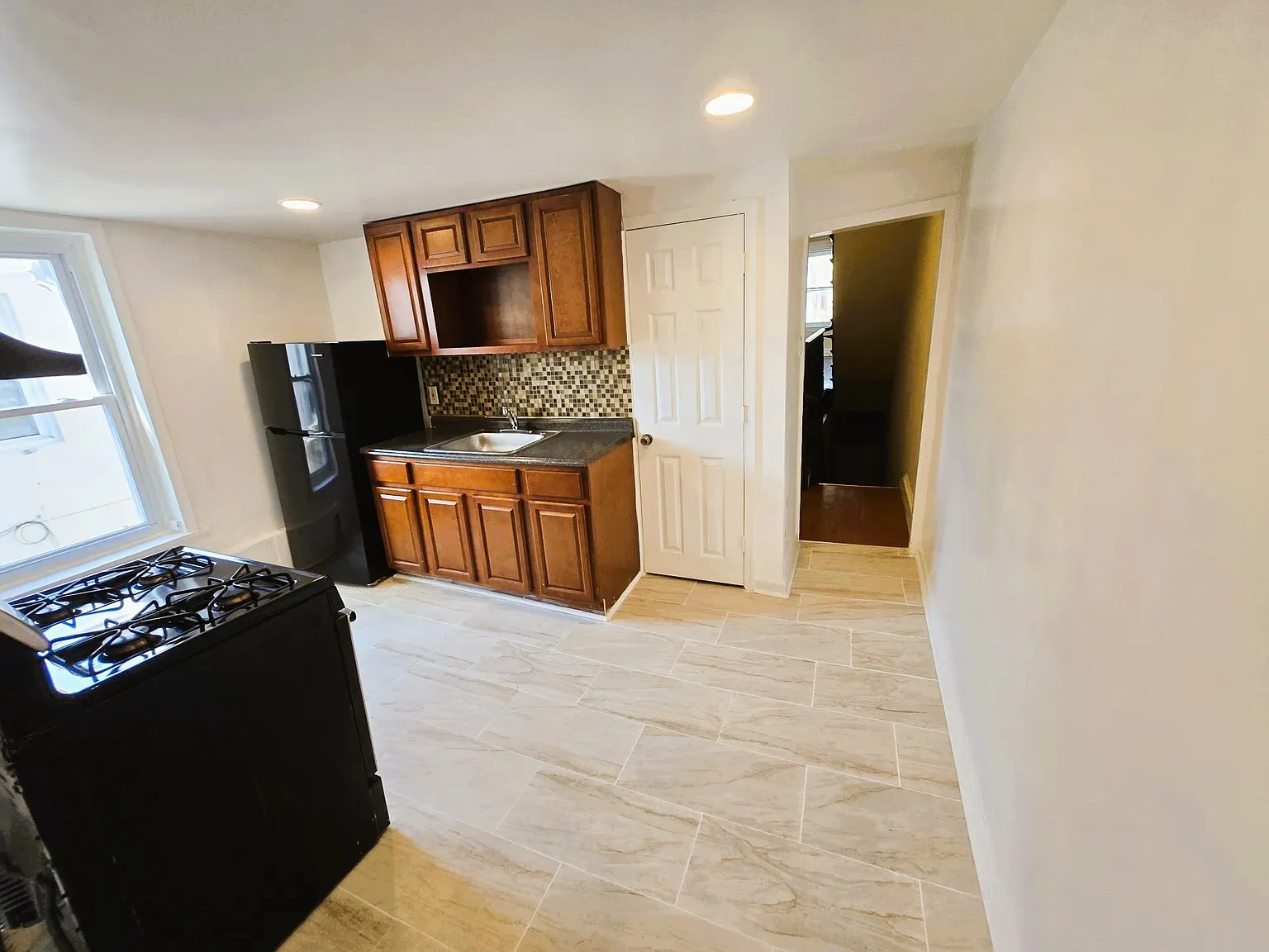 4 bed, $2,100 — Photo 4