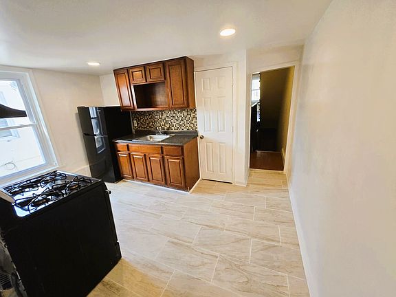 4th image of 18 W Haines St #2