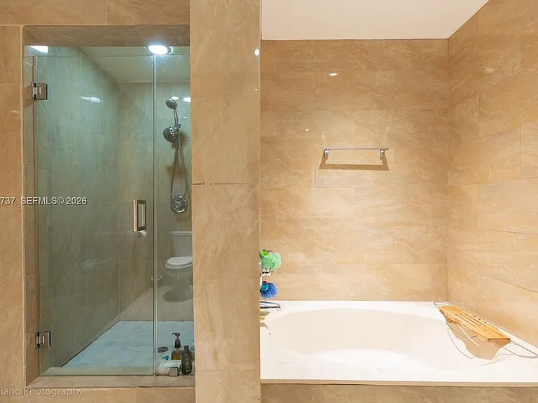 437 Holiday Dr — Photo 24