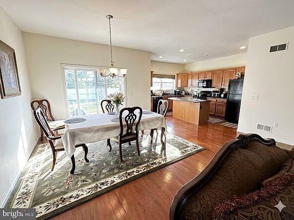 3rd image of 616 Petersburg Rd