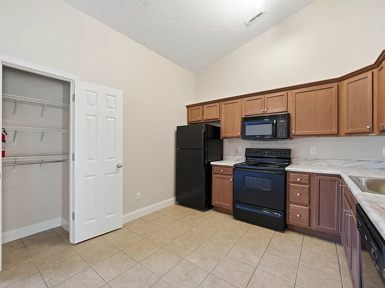 Suncrest Village — Photo 15