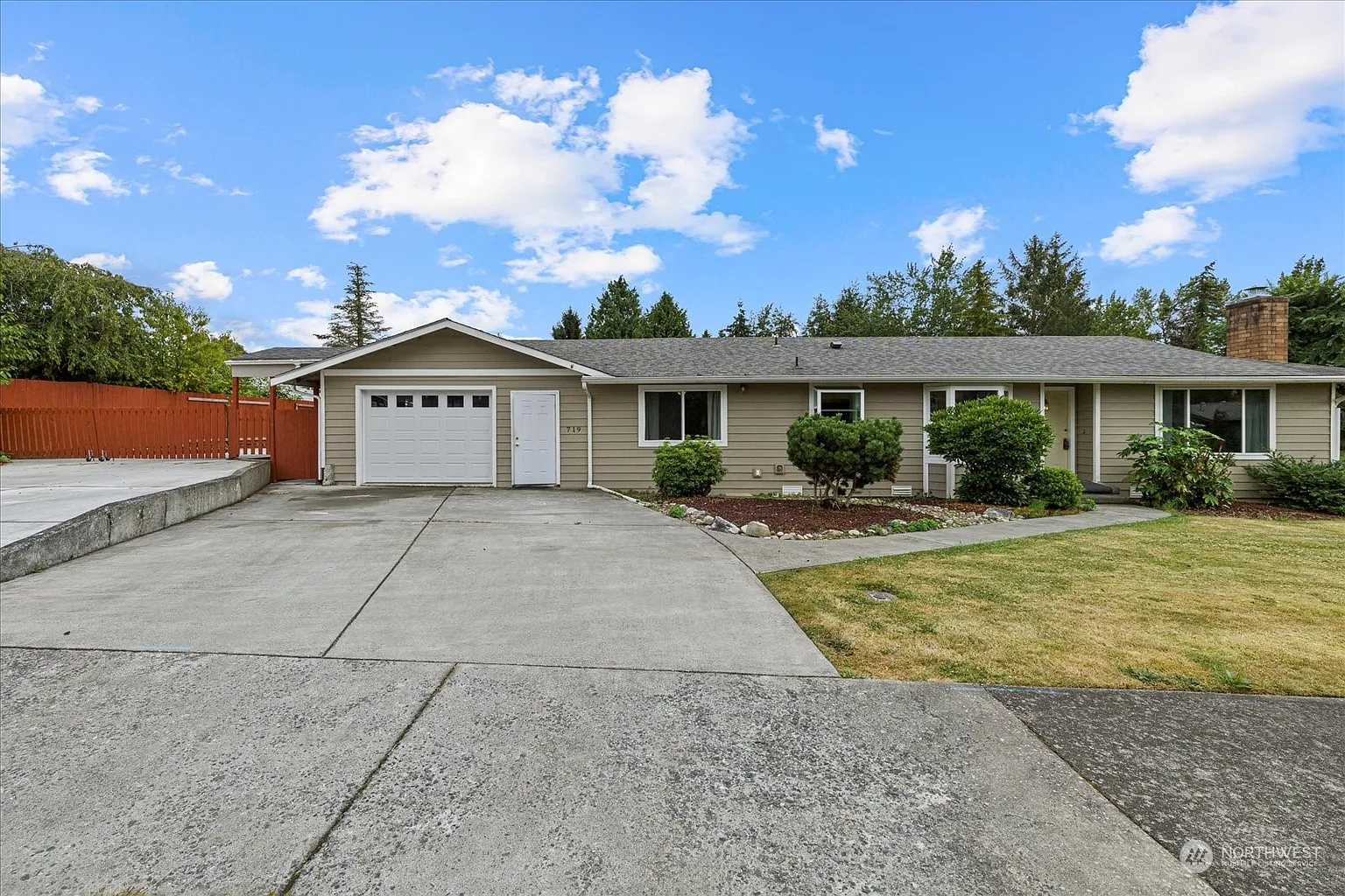 719 Peace Arch Court photo 1