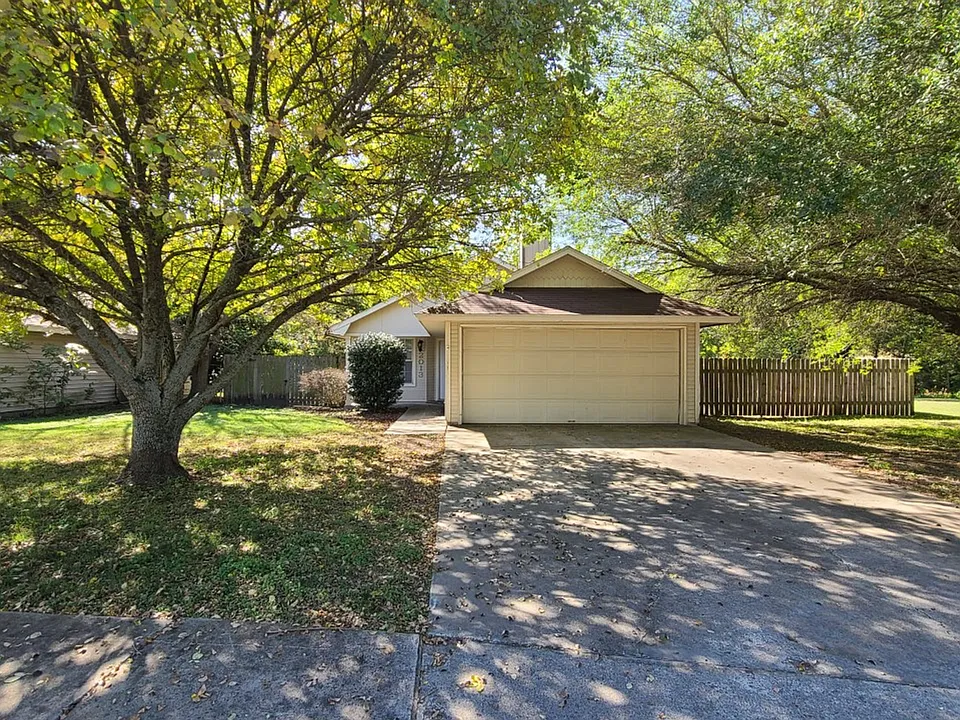2013 Dickens Dr