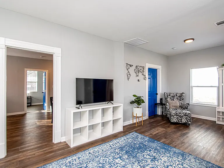 2108 Bragg St — Photo 6