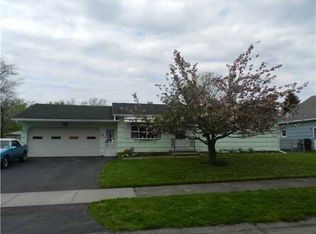 28 Weller Dr, Rochester, NY 14617