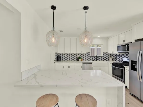 231 Cananea St, Vista, CA 92084