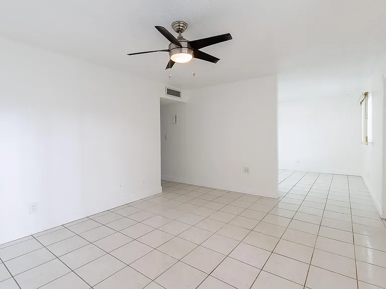 6211 SW 37th St #211 — Photo 7