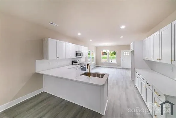 3 bed, 1808 sqft, $2,500 — Photo 3