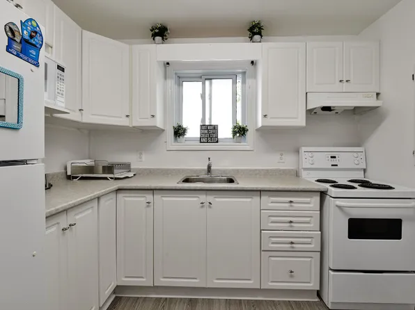 752 Chestnut St, Innisfil, ON L9S 2H8