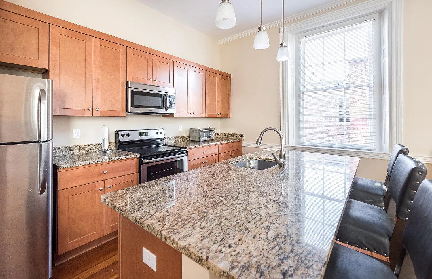Columbia Apartments — Photo 2