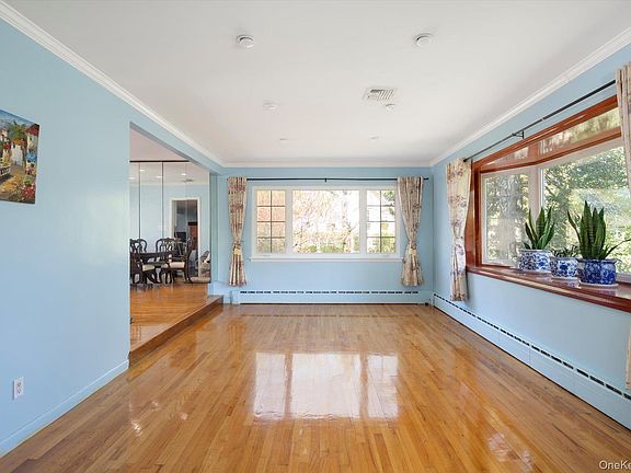 2nd image of 7 Elliot Road