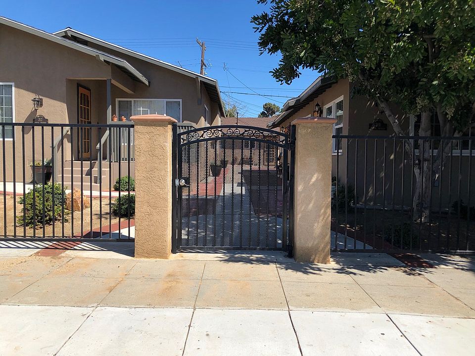 Small complex 6 units