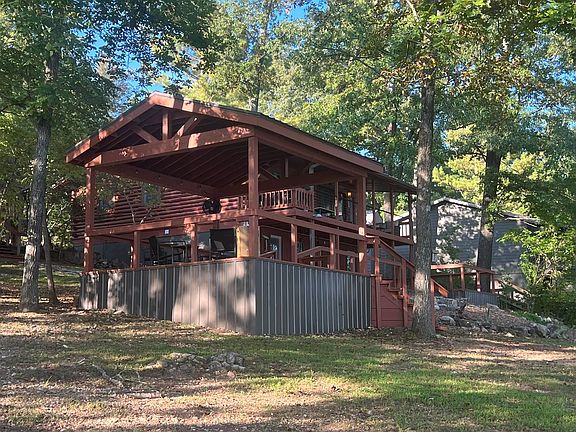2nd image of 224 Robinhood Ln
