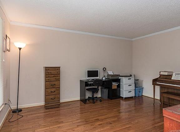 4th image of 119 Country Creek Dr