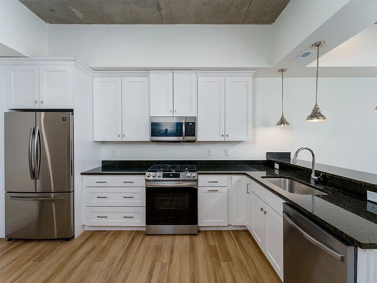 300 East Apartments — Photo 118