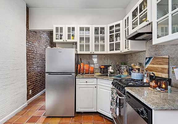 5th image of 101 Charles St APT 5RE