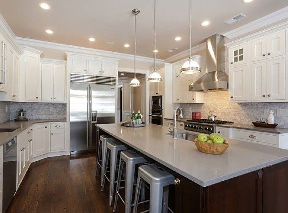 4th image of 11 Wilshire Dr