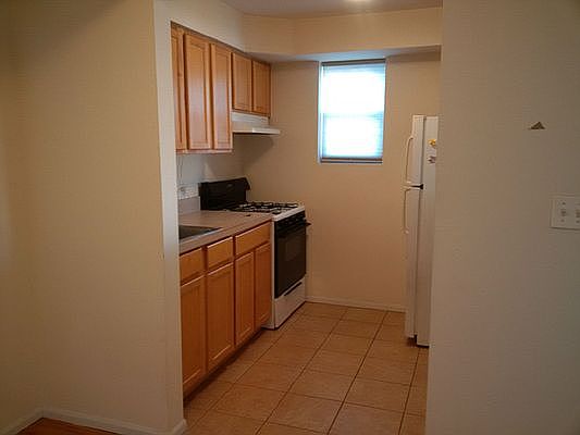 4th image of 23-11 37th St #3R