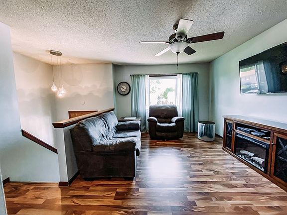2nd image of 703 W 10th St