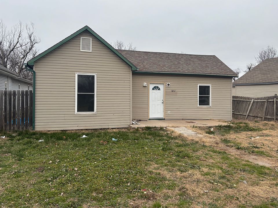 1st image of 422 E Avenue F