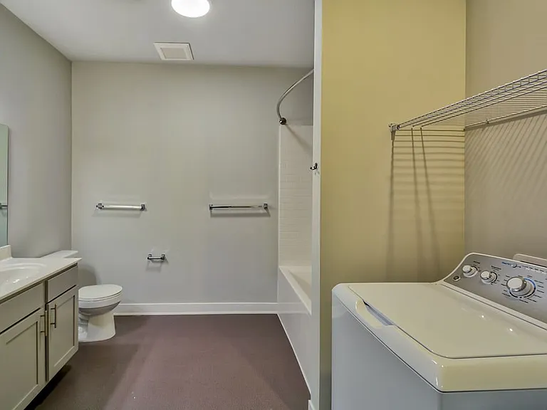 2810 SE Rio Dr — Photo 3