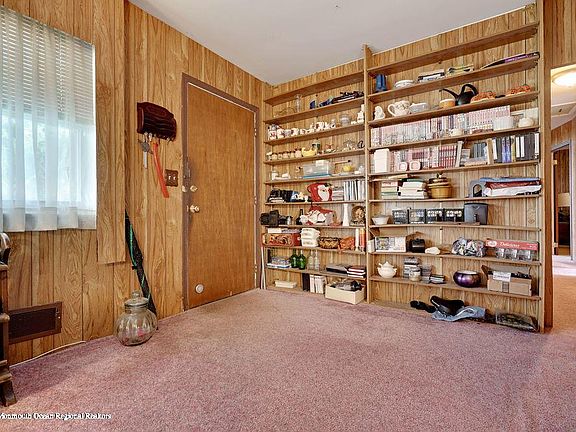 5th image of 1039 Crystal Dr