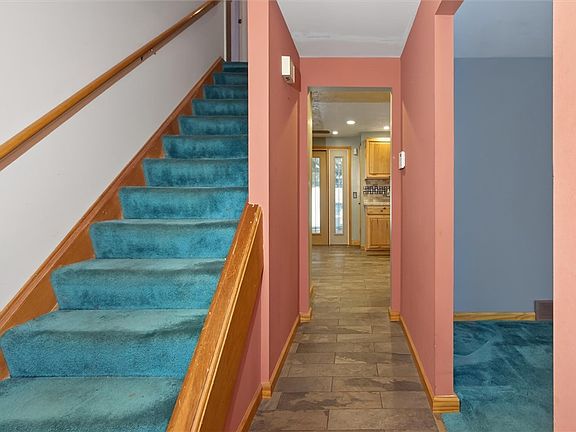 4th image of 21 Squirrels Heath Rd