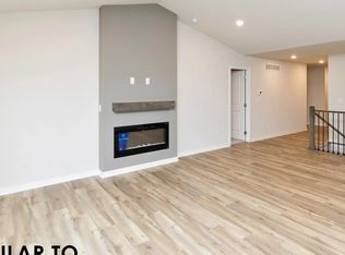 1131 NW Petersen Dr, Waukee, IA 50263