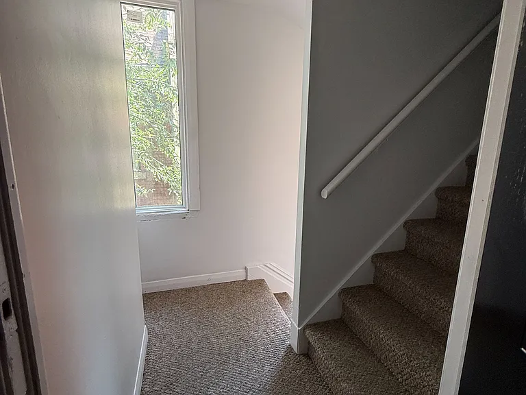 28 Eastbourne Ave #2 — Photo 5