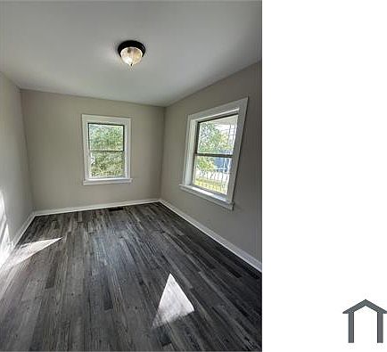 5th image of 923 Woodward Rd