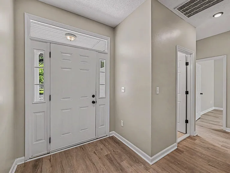 1854 Oleander Ct — Photo 4