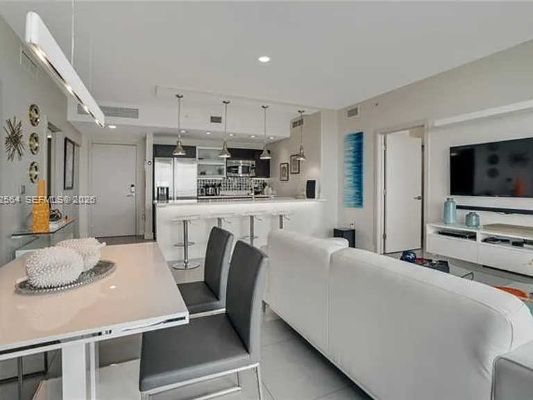 90 SW 3rd St #4308 — Photo 10