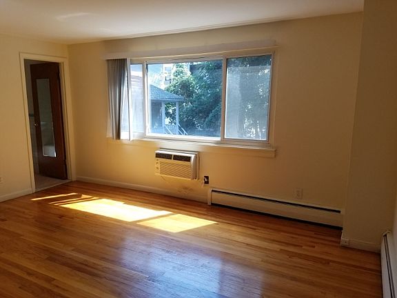 5th image of 550 Whitney Ave #13