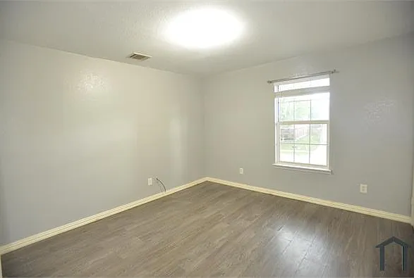 4 bed, 2638 sqft, $3,500 — Photo 4