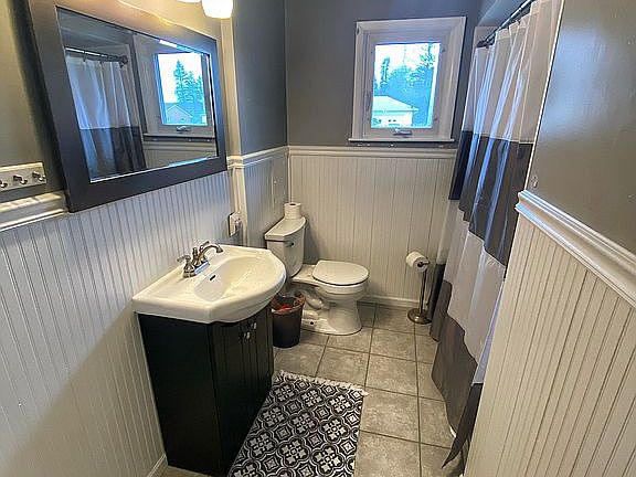 4th image of 935 Curtis Dr