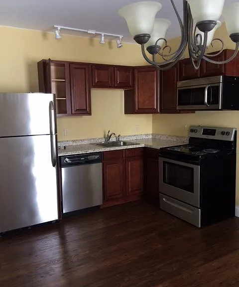 710 W 3rd St #2 — Photo 2