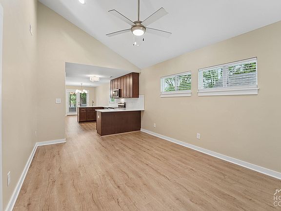 5th image of 807 Staley St