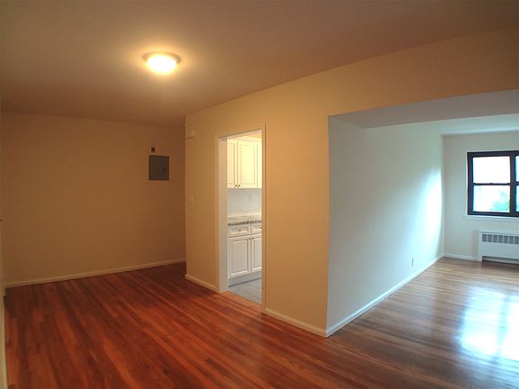 4th image of 127 Beacon Hill Dr APT F22