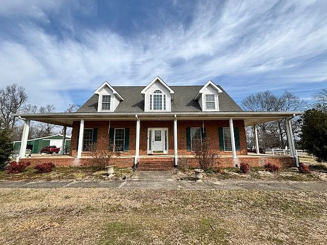 3 bed, 2.5 bath home on large lot in Bell Buckle — Photo 2
