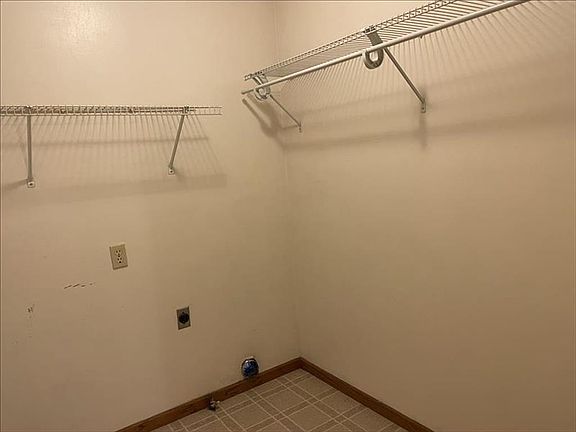 5th image of 709 Cardinal Ave #711