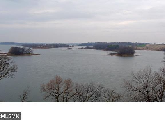 900'+ shore on Cedar Lake