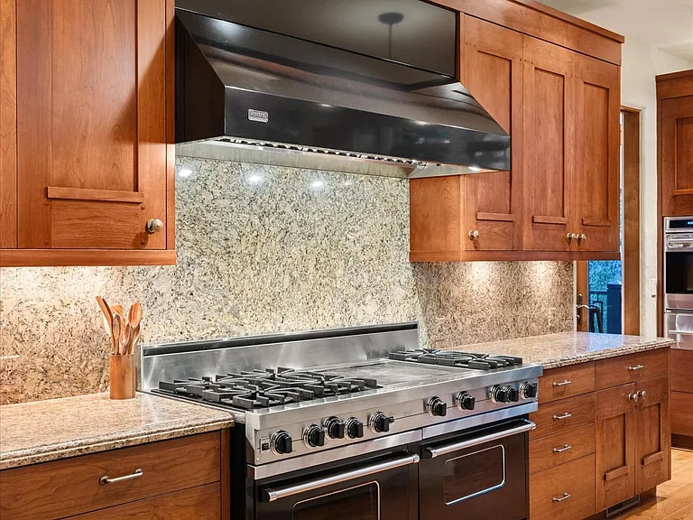 691 Pfister Dr — Photo 23