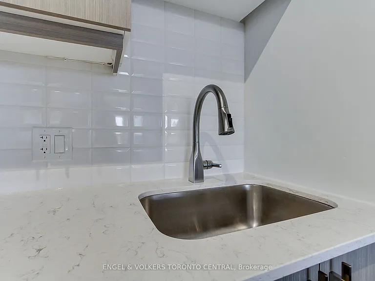 430 Essa Rd #418 — Photo 11