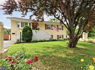 1019 S Hoga Rd, Sterling, VA 20164