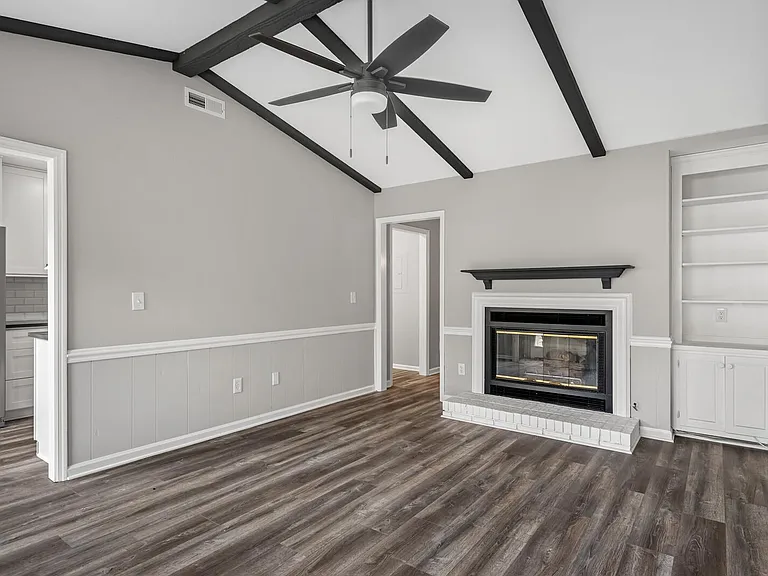 1137 Brentwood Point — Photo 1