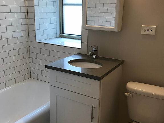 3rd image of 1318 E Hyde Park Blvd #3