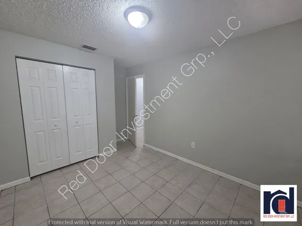 Spacious 3/1 Duplex with Laundry Room, 1127 Beecher St, Leesburg, FL 34748